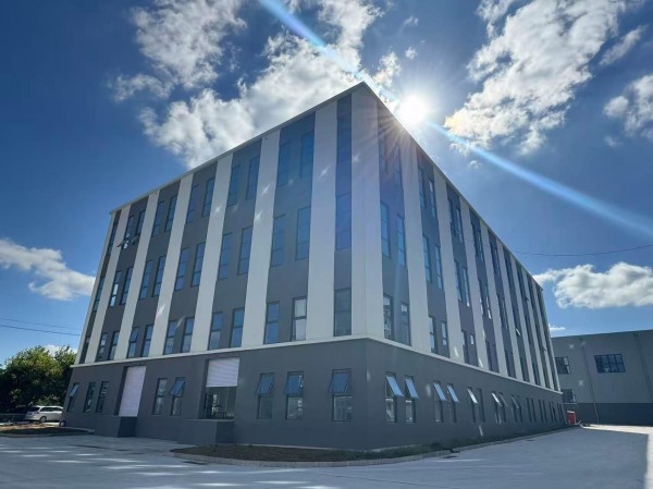 Muke warehouse and global shipping